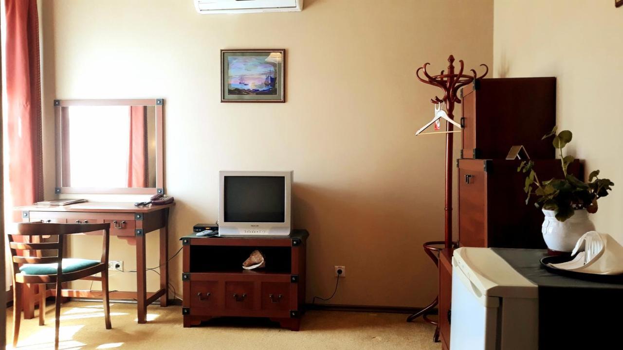Hotel Letuchiy Gollandets à Oujhorod Chambre photo