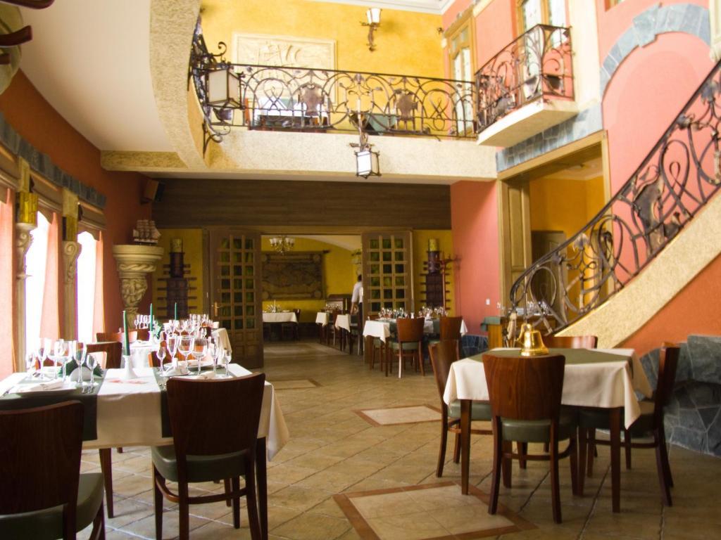 Hotel Letuchiy Gollandets à Oujhorod Extérieur photo