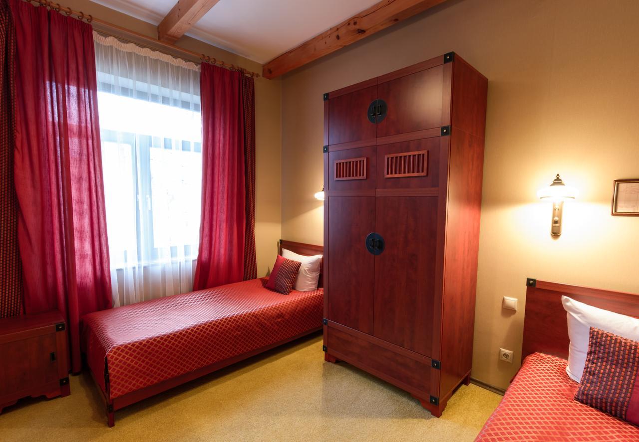Hotel Letuchiy Gollandets à Oujhorod Extérieur photo