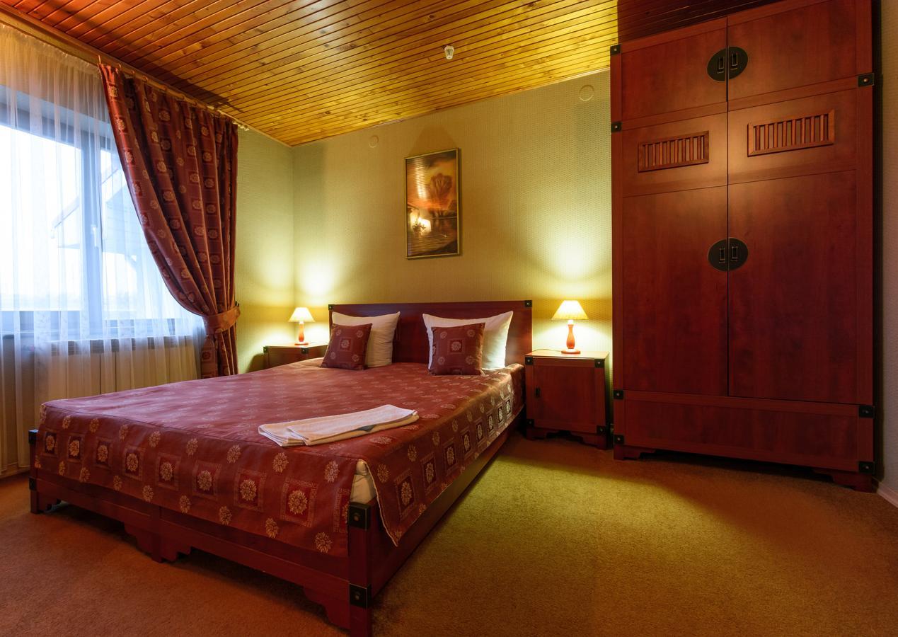 Hotel Letuchiy Gollandets à Oujhorod Extérieur photo