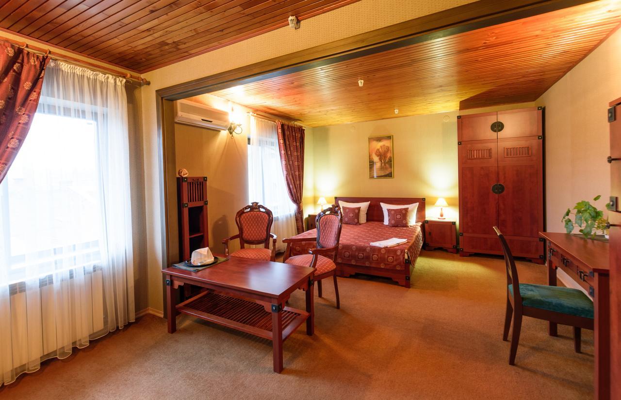 Hotel Letuchiy Gollandets à Oujhorod Extérieur photo