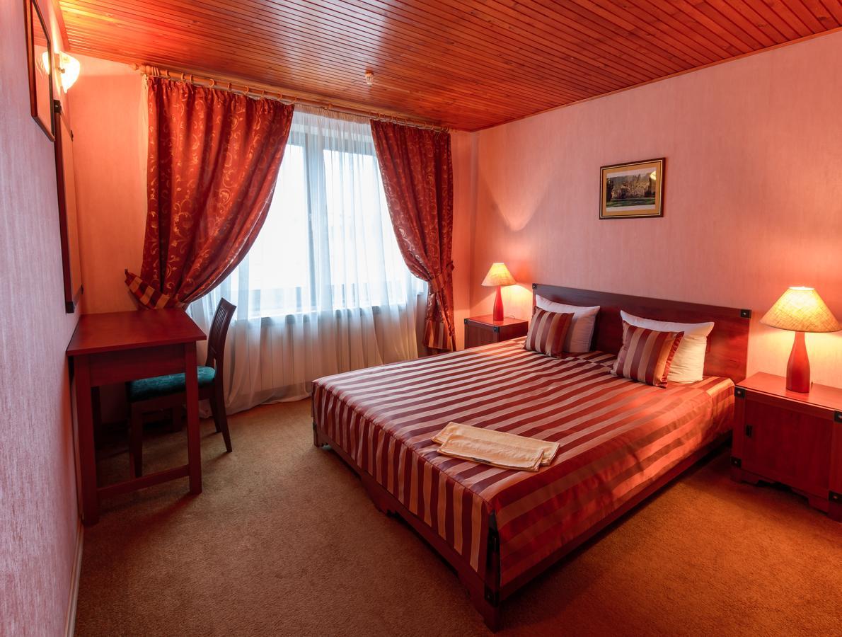 Hotel Letuchiy Gollandets à Oujhorod Extérieur photo